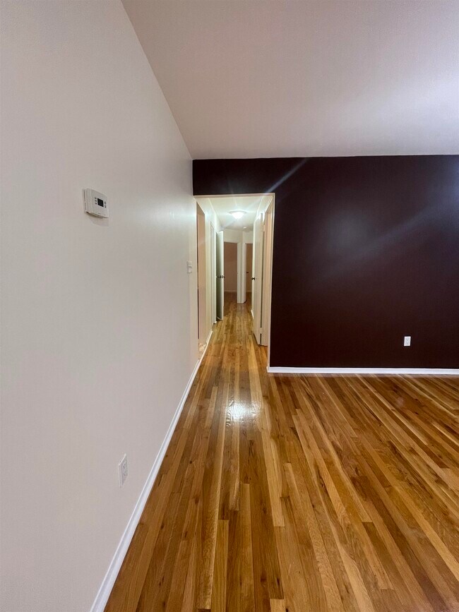 Photo - 7 Country Village Ct