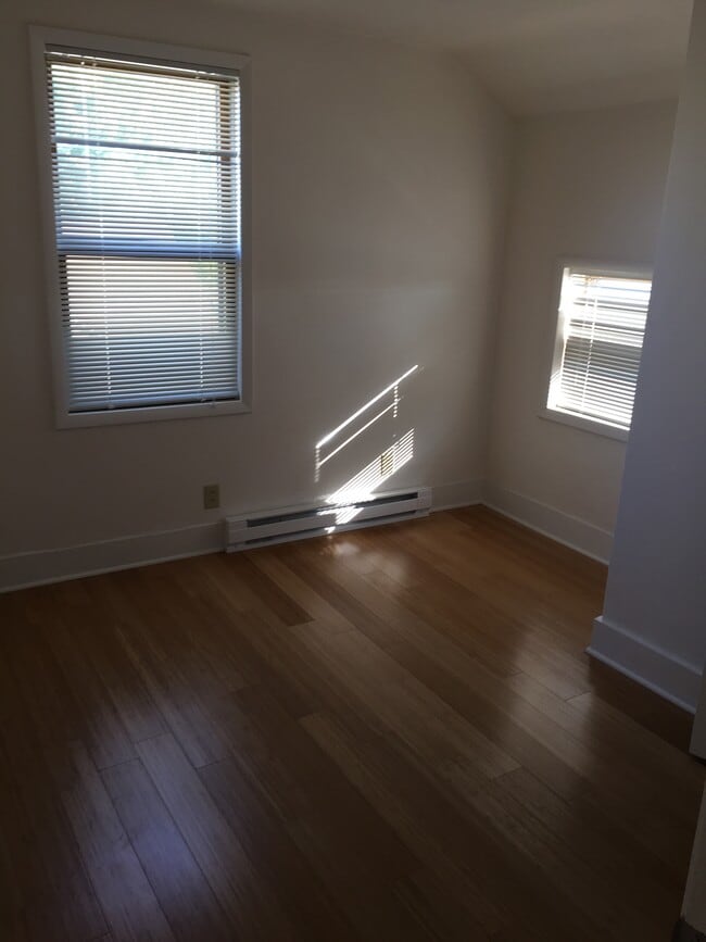 Photo - N90W16981 Appleton Ave Unit upper