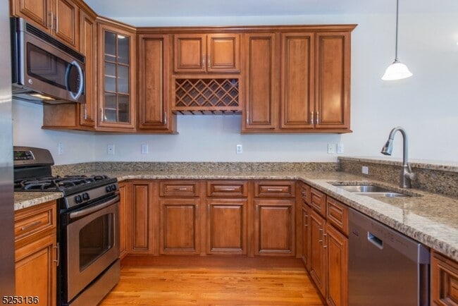 17 Halina Ln