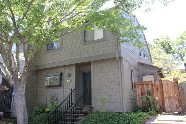 Building Photo - SPACIOUS 3 BED  2.5 BATH END UNIT TOWNHOME IN SAN MARIN VALLEY
