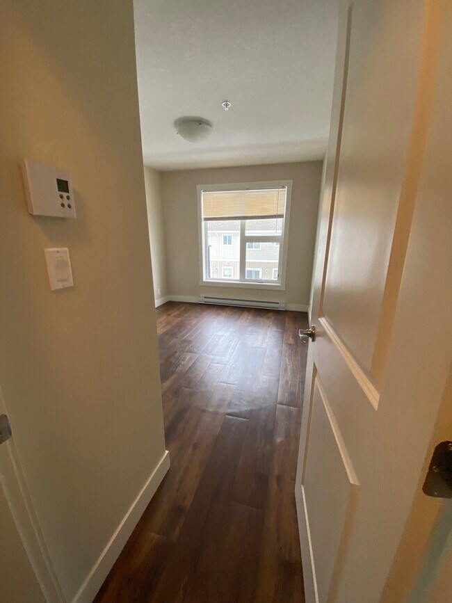 Photo - 11004-11102 102 Ave