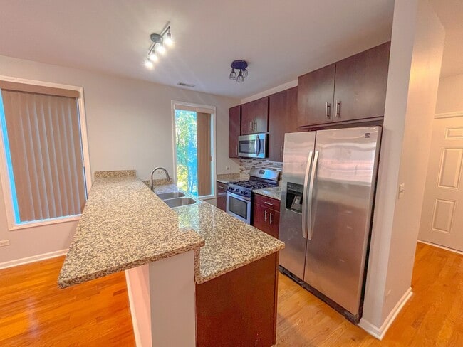 Photo - 5219 S Michigan Ave Unit 5219 S. Michigan 2w