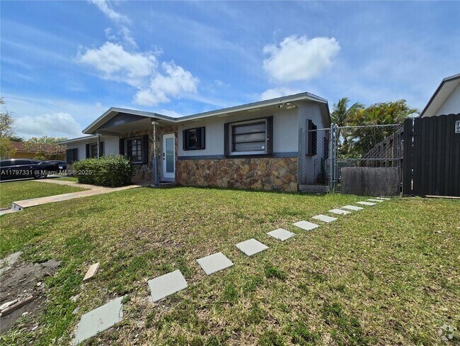 Building Photo - 26162 SW 123rd Pl Unit Back Rental