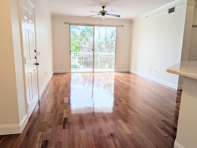 Photo - 3210 Myrtlewood Cir E