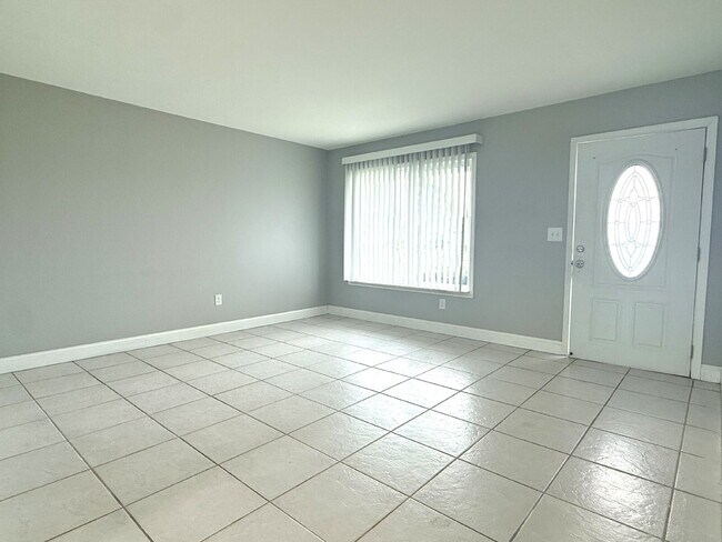 "Charming 2-Bedroom Oasis in South Gulf Cove with Modern Comforts!"