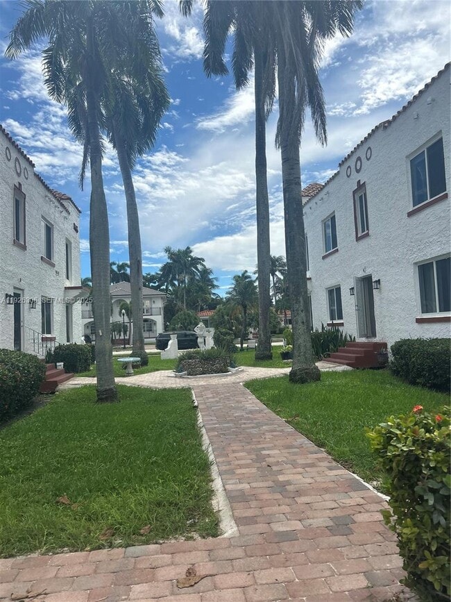 Building Photo - 817 Tyler St Unit 9