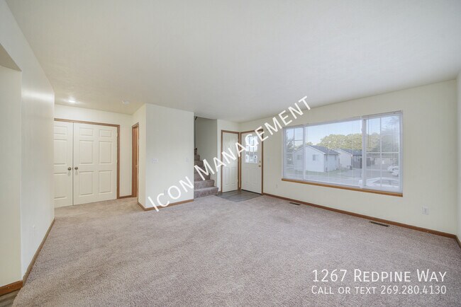 Photo - 1267 Redpine Way