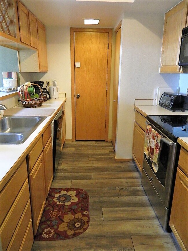 Photo - Summer Seasonal Rental- Lake Forest E301