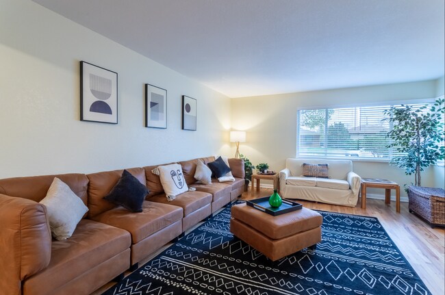 Photo - Spacious Updated Unit of Quadplex Availabl... Unidad #3243 A
