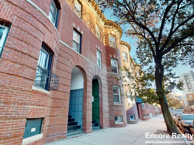 Building Photo - 32 S Huntington Ave Unit 1