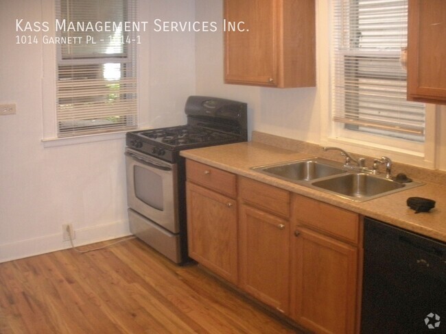 Building Photo - Very Spacious Duplex Apartment features 4 ... Unit 1014-1