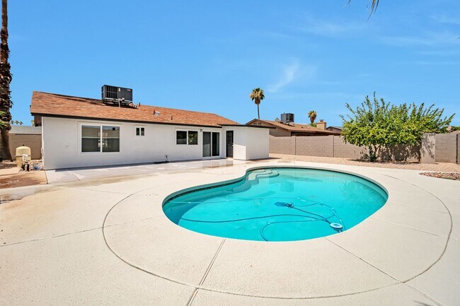 Photo - 3 Bedroom 2 Bath with Pool!