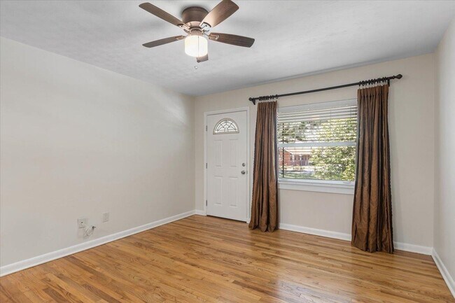 Photo - 219 W 7th Ave