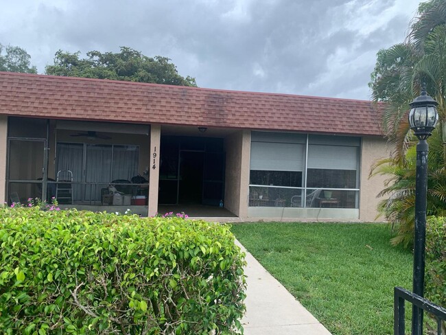 Building Photo - 1914 Palmland Dr