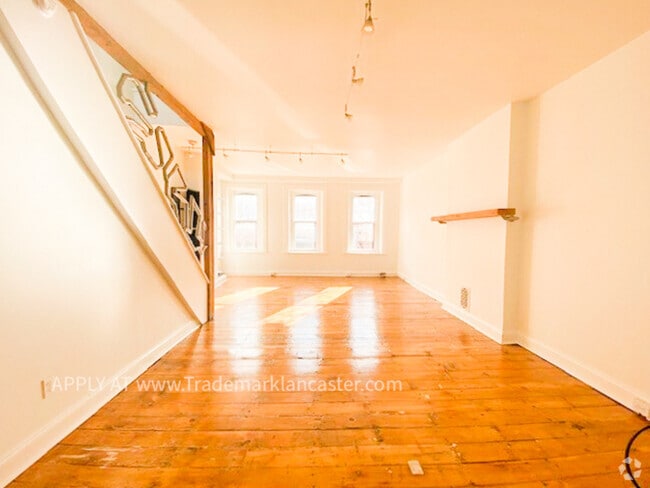 Building Photo - 230 N Prince St Unit 2 Rental