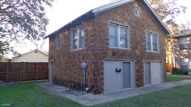 Photo - 1005 N Austin St