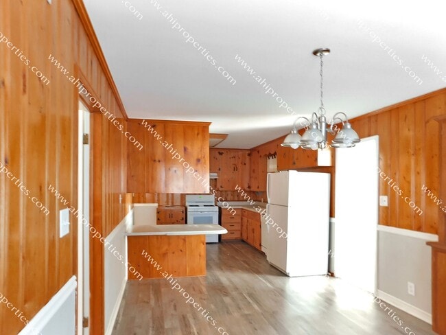 Photo - 3520 Royal Crest Dr