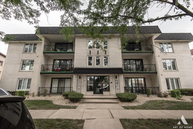 Building Photo - 10910 Kilpatrick Ave Unit 2SE Rental