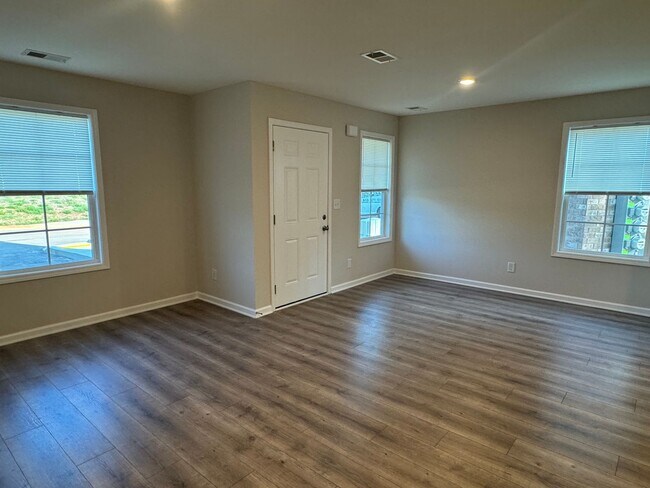 Photo - 201 Mountaindale Dr