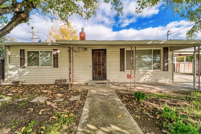 Photo - Beautiful 3-Bedroom Home with Extra Living Space and Modern Upgrades