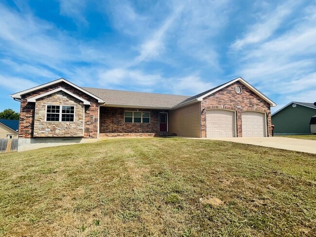 Building Photo - Gorgeous Custom 5 Bedroom, 3 Bathroom Home...