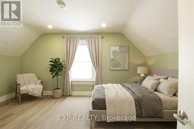 Photo - 1243 Langmuir Ave