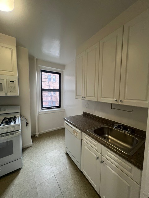 Photo - 625 Gramatan Ave