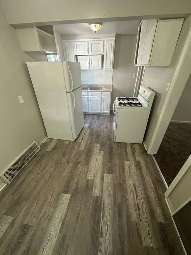 Building Photo - a charming Detroit rental home - section 8 and other HCV programs available