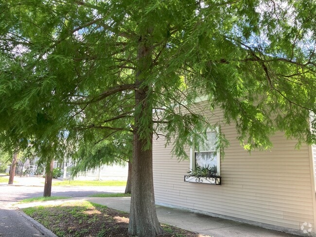 Building Photo - 2039 Valence St Unit 2039 Valence Street Rental