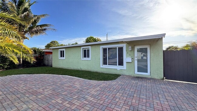 Building Photo - 1400 N 70th Way