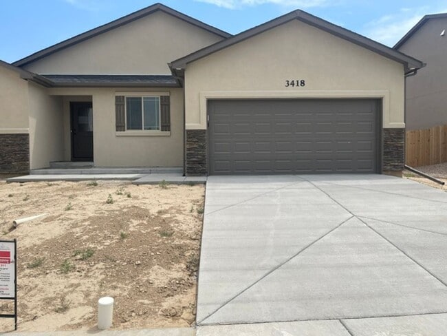 Building Photo - ALL PROSPECTIVE TENANTS MUST SUBMIT A $58 NON-REFUNDABLE APPLICATION FEE PER APPLICANT ONLINE AND...