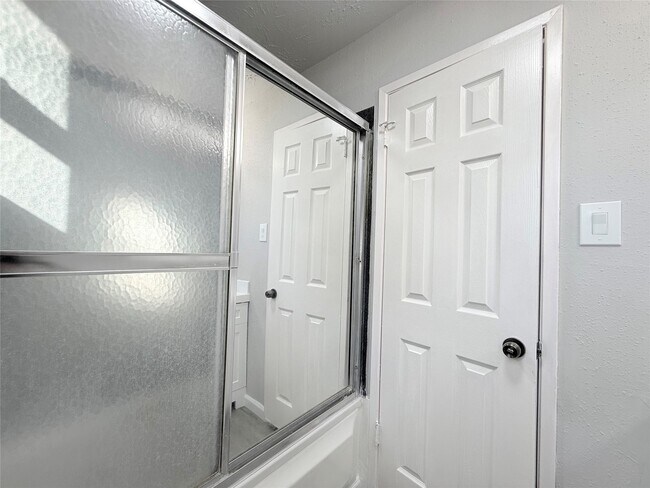 Building Photo - 12715 Middlesbrough Ln