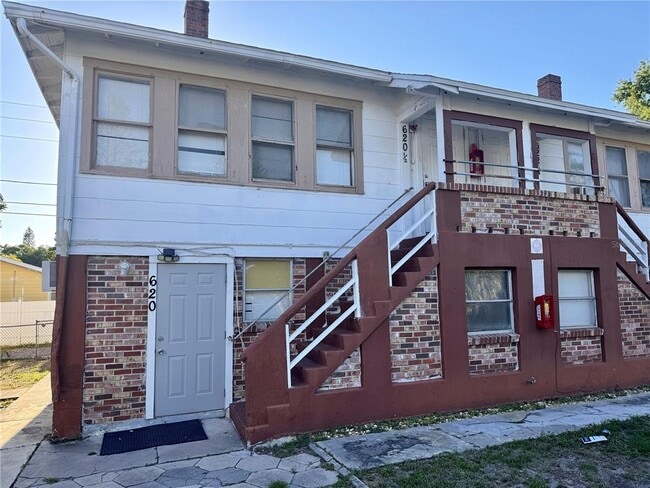 Building Photo - 610 1/2 14th St N Unit 1/2