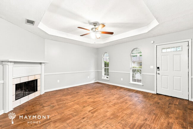 240 Sunchase Dr
