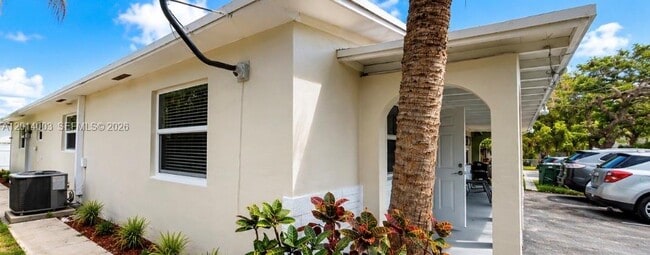 Building Photo - 953 SW 16th St Unit -