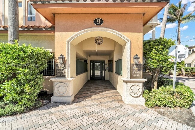 Building Photo - 9 NE 20th Ave Unit 302