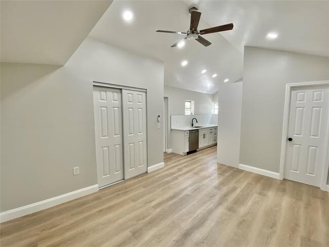 Building Photo - 426 S L St Rental