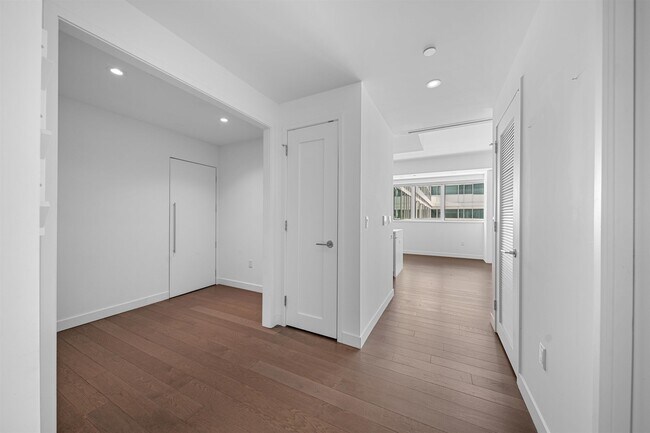 Photo - 800 Ave at Port Imperial Unit 914