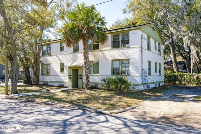 Photo - 2906 Silver St