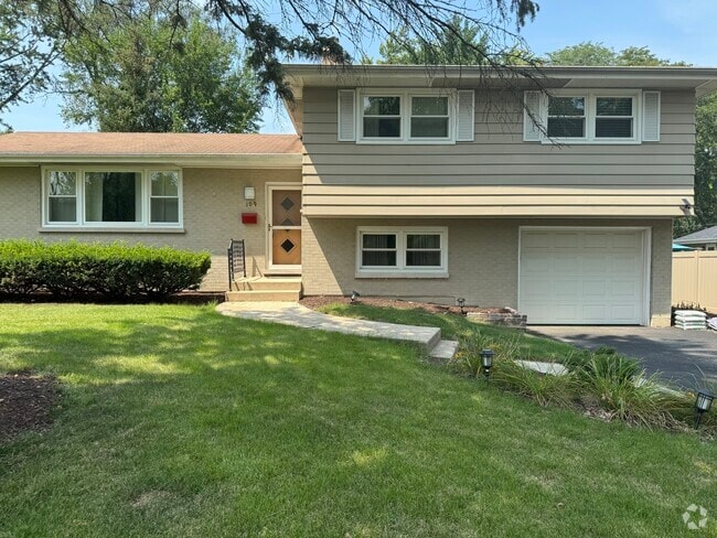 Building Photo - 109 Sandalwood Dr Rental