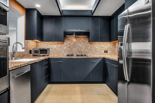 Photo - 13600 MARINA POINTE Dr Unit 512