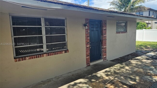 5030 SW 26th Ave Unit 2
