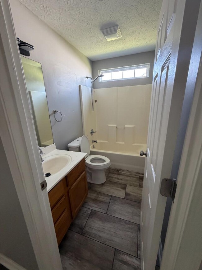 Photo - 416 Poplar St