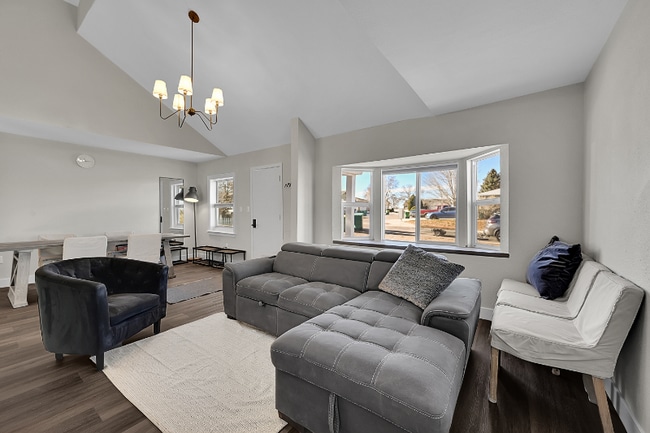 Photo - 660 Hickory St