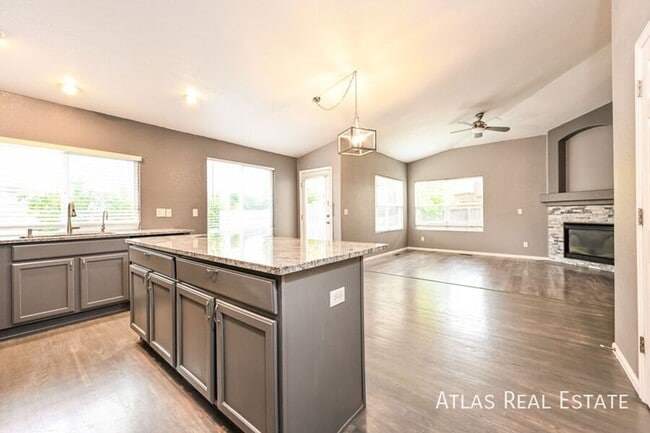 Photo - 16548 High Desert Way