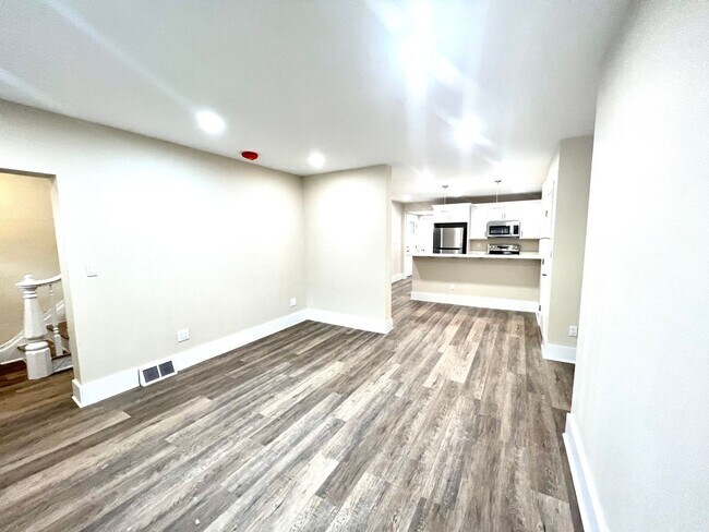 Photo - 933 - 320/322 Boggs Avenue Unit 322