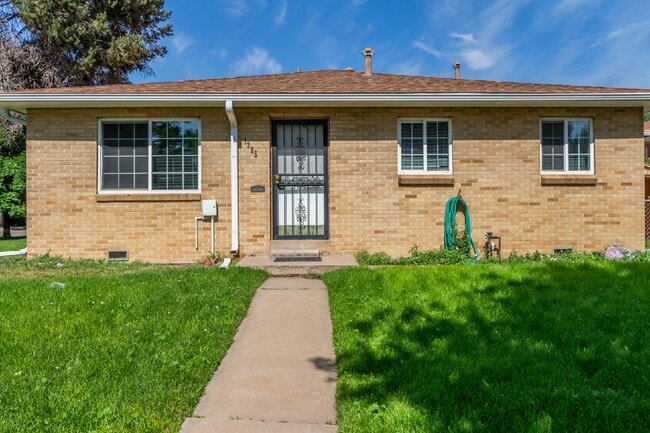 Building Photo - Great two bed / one bath in south Denver for rent