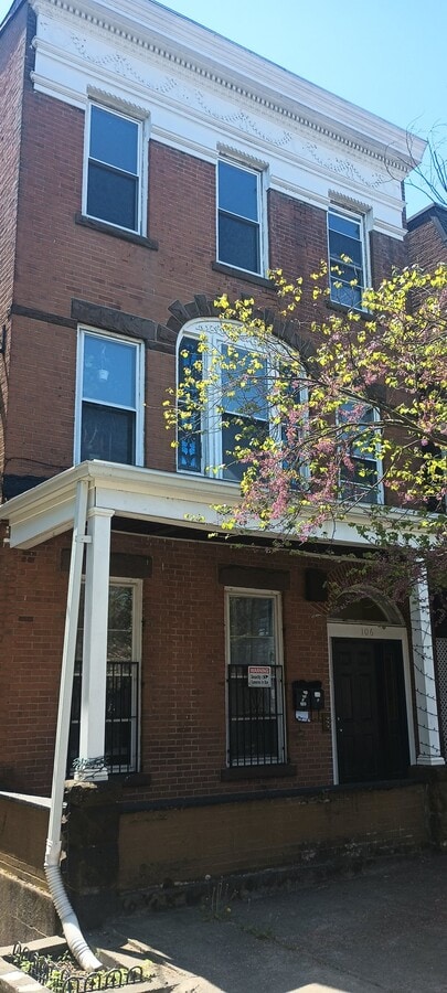 Photo - 106 William St Unit 2
