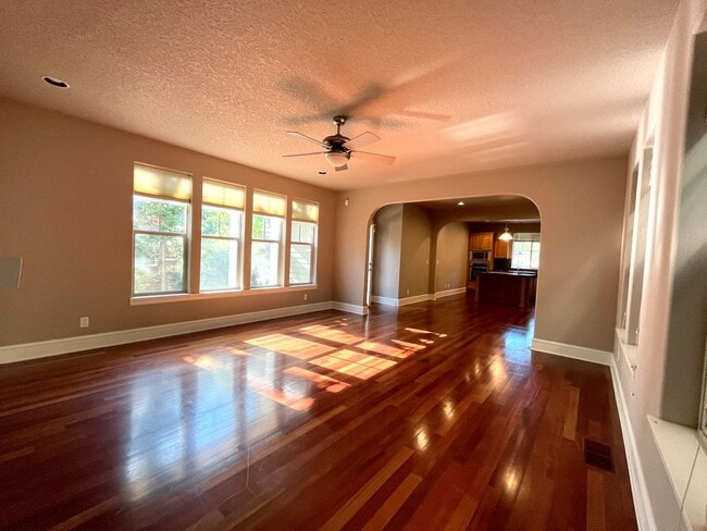 Photo - Stunning Corner Home in King City with Washer/Dryer Included, Private Courtyard!