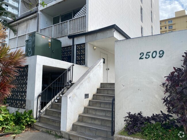 Building Photo - 2509 Ala Wai Blvd Unit 703 Rental